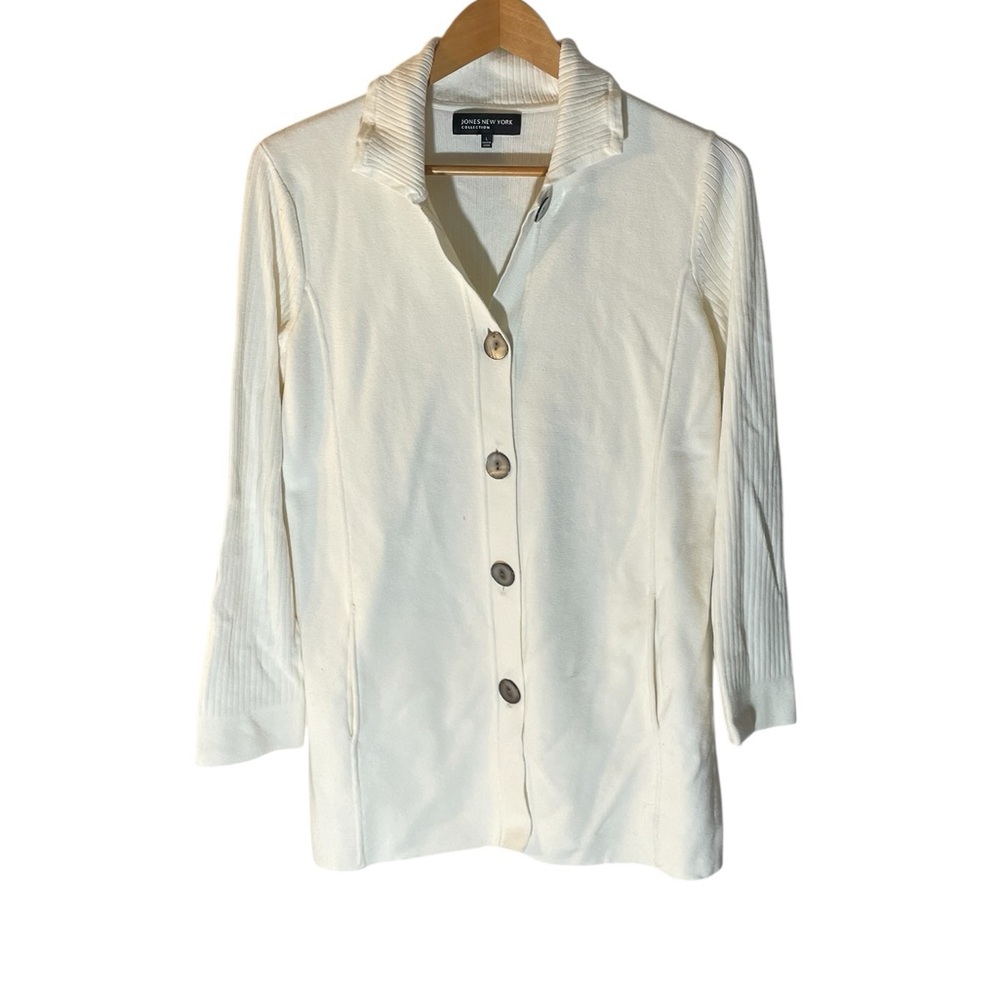 C43- Jones New York Cream Button-Down Shirt Large